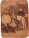 1880?, Иосиф Петрович Сапунцов с женой Анной Струковой (Сапунцовой) и детьми. [№ 06057]