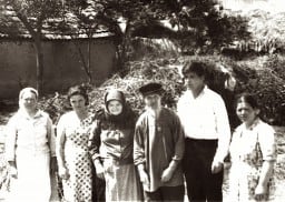 1966 г., лето, Илясов Василий Петрович и Илясова Мария Ивановна с дочерьми и внуками.