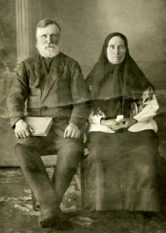 1925 г., Исилькуль, Омская обл., Иван Илларионович Константинов с женой
