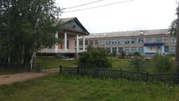 Село Покровка. Культурная жизнь села протекает в клубе и школе.