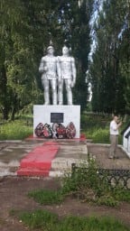 Село Сарай-Гир. Памятник воинам ВОВ.