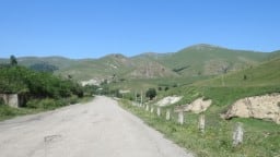 Дорога перед пограничным постом Армения-Грузия